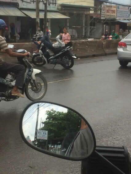 Chỉ vì giận vợ, chồng dựng xe ngủ ngay giữa đường quốc lộ-1