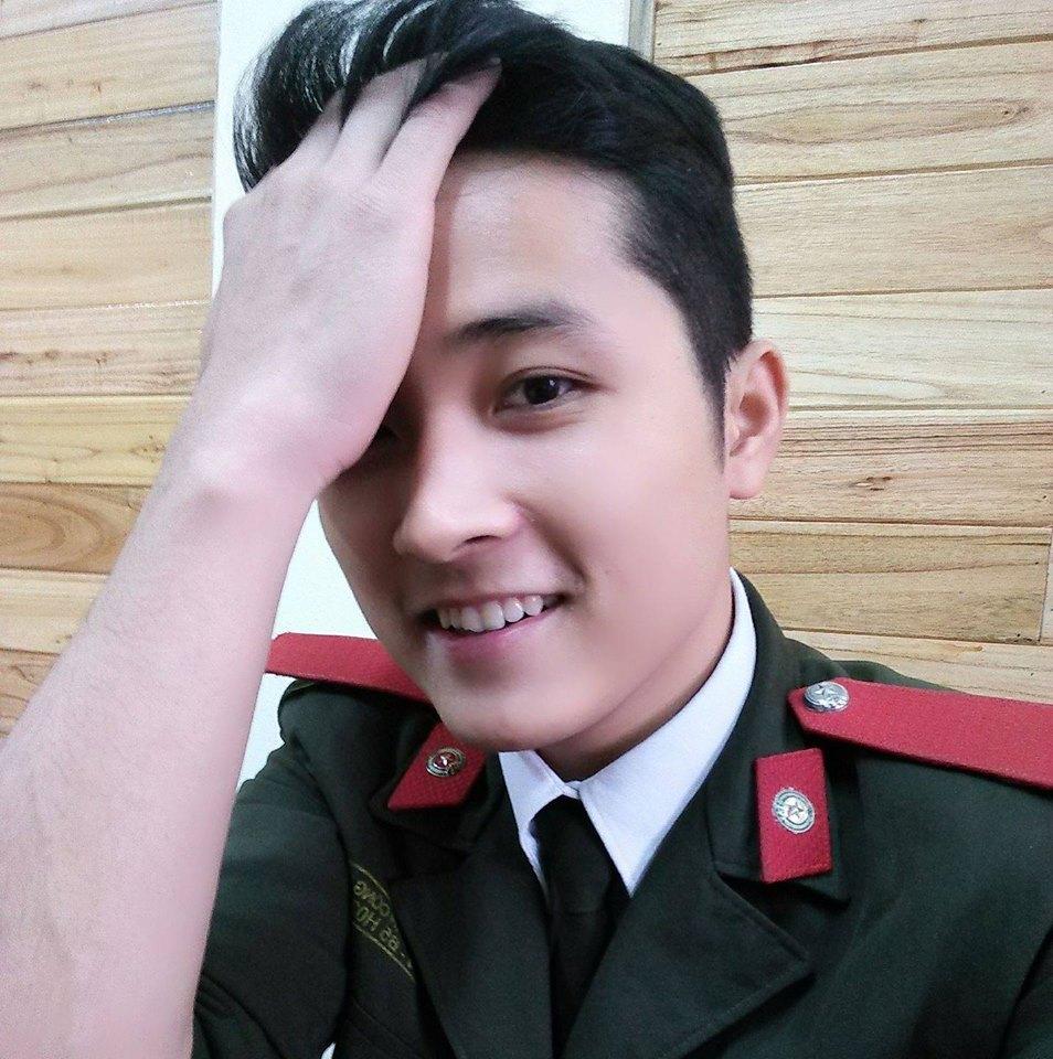 Đã đẹp trai lại còn hát hay, soái ca cảnh sát khiến bao chị em thầm thương trộm nhớ-1