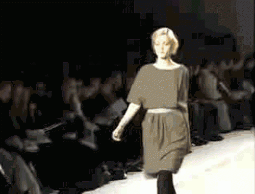 Ảnh động: Những pha sẩy chân hài hước của người mẫu-4