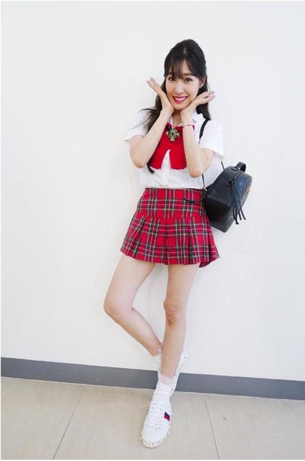 Cũng cưa sừng làm nghé làm nữ sinh, nhưng Tiffany trông lạ hơn hẳn các nàng SNSD khác-3