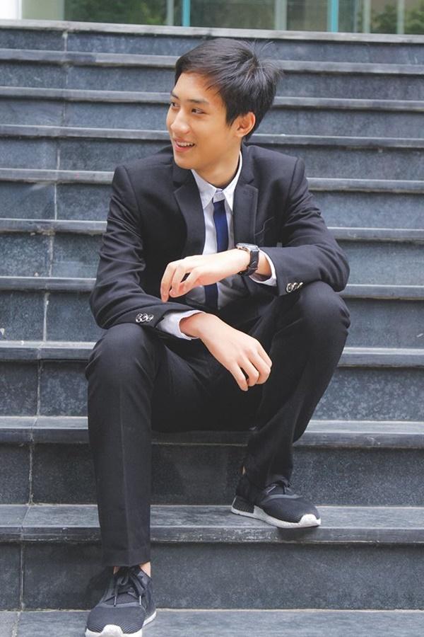 Đã tìm ra danh tính chàng trai gây thương nhớ cho hàng nghìn cô gái chỉ bởi 1 khoảnh khắc dạo bước trong sân trường-5