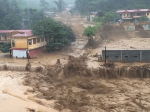 Một người chết, 800 ngôi nhà bị sập đổ và hư hỏng do bão số 6-2