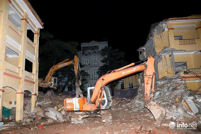 Hà Nội: Sập tường trường Tiểu học Đồng Tâm, nhiều người may mắn thoát nạn-1
