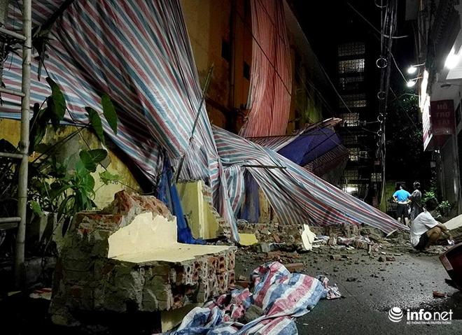 Hà Nội: Sập tường trường Tiểu học Đồng Tâm, nhiều người may mắn thoát nạn-8