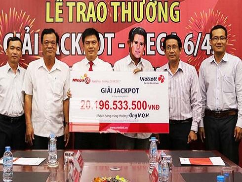 Chàng thợ máy 'thần tốc' nhận jackpot 20 tỉ trong '3 nốt nhạc'