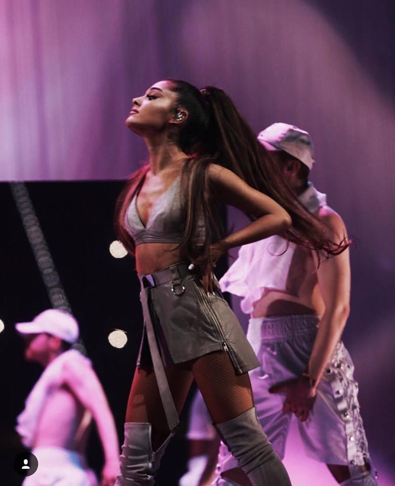 Khám phá chiêu ăn gian chiều cao của Ariana Grande qua cách mix đồ đơn giản-5