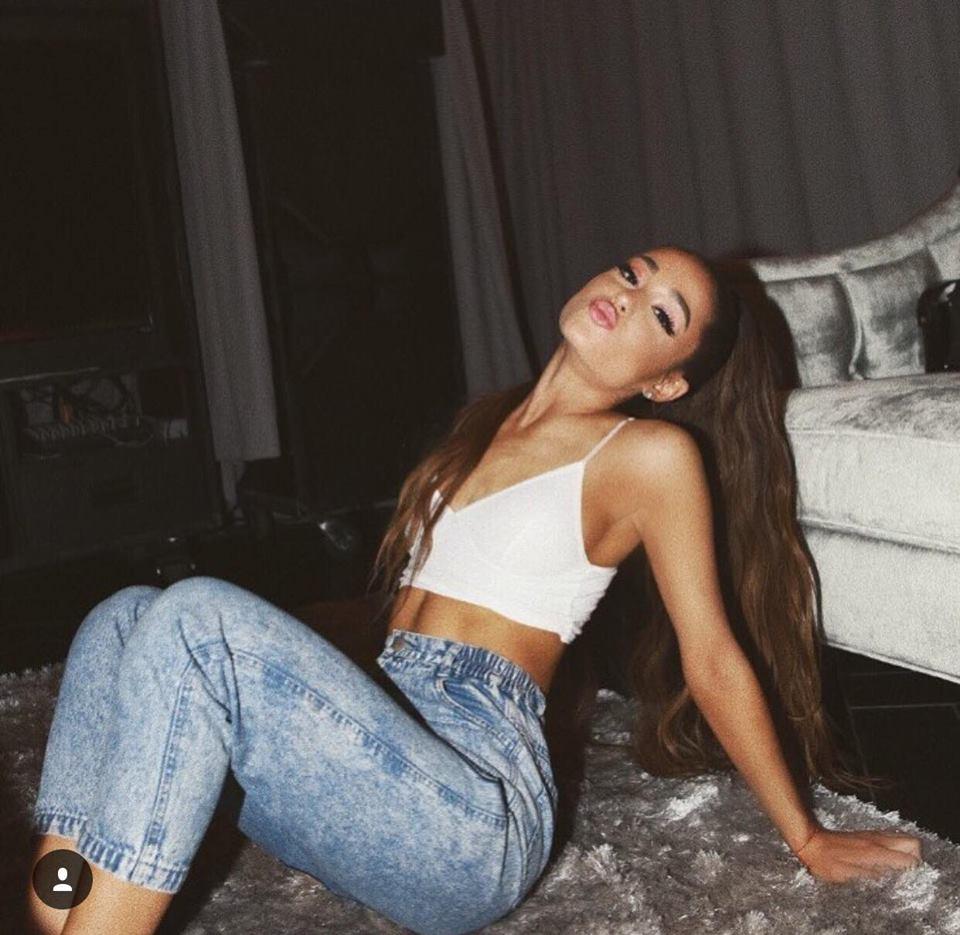 Khám phá chiêu ăn gian chiều cao của Ariana Grande qua cách mix đồ đơn giản-8