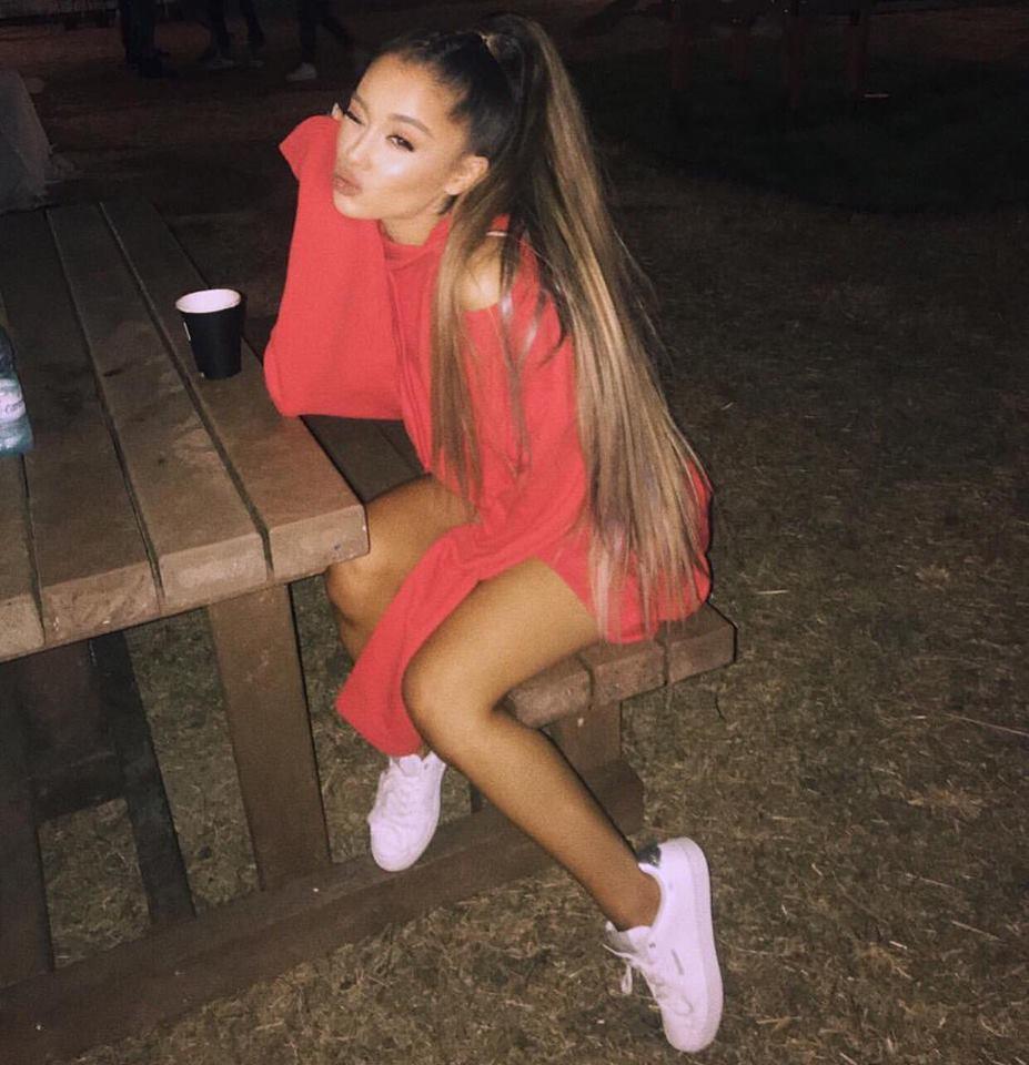 Khám phá chiêu ăn gian chiều cao của Ariana Grande qua cách mix đồ đơn giản-6