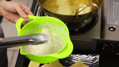 Bánh chuối chiên kiểu Thái gây bão khắp Sài Gòn hóa ra được làm cực kì đơn giản-4