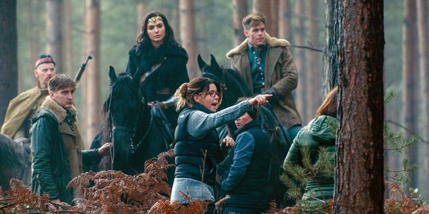 Bất bình đẳng thu nhập tại Hollywood - Anh một đồng, chị ba xu!-5