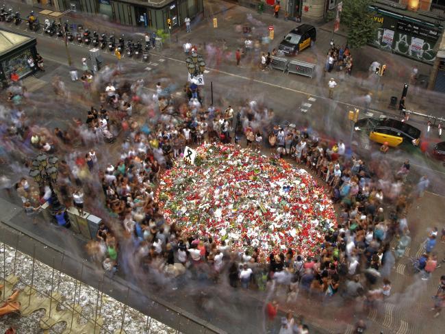 Giây phút lìa đời đầy ám ảnh của cậu bé mất tích trong vụ khủng bố Barcelona-5