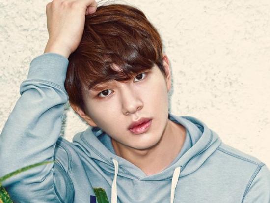 Sao Hàn 24/8: Nam diễn viên 'Hậu duệ mặt trời' bị tẩy chay sau scandal quấy rối tình dục