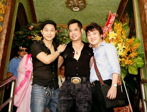 Những bộ cánh thuộc hàng thảm họa của ông hoàng nhạc sến Ngọc Sơn-5