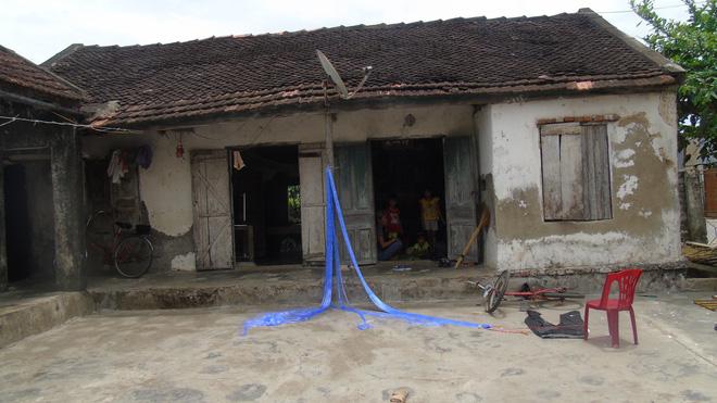 Mẹ mải mê chạy theo tình mới bỏ mặc 3 con thơ ngày ngày ra ngõ gào khóc ngóng trông mẹ-6