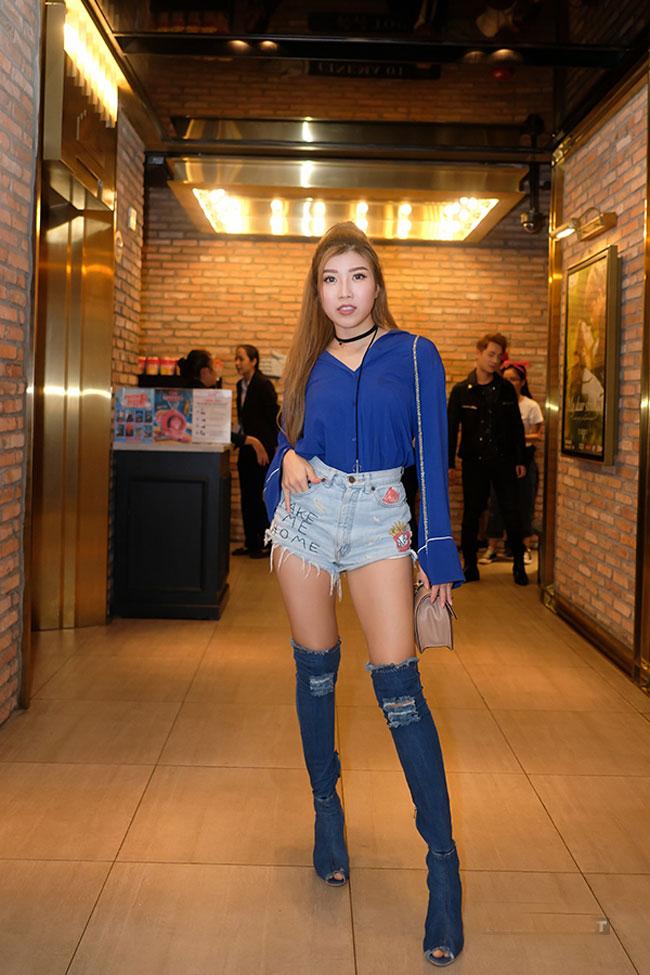 Boot denim bị chê tả tơi của Kim Kardashian lại hot bất ngờ tại các shop thời trang Việt-4