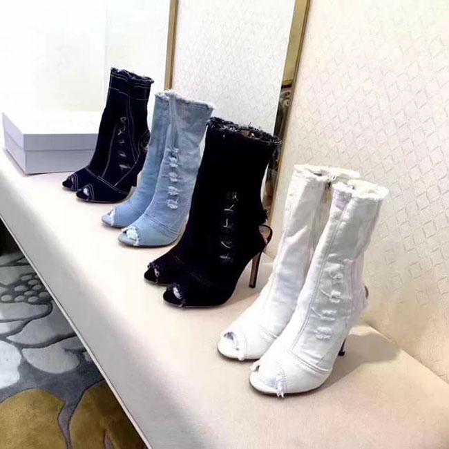 Boot denim bị chê tả tơi của Kim Kardashian lại hot bất ngờ tại các shop thời trang Việt-5