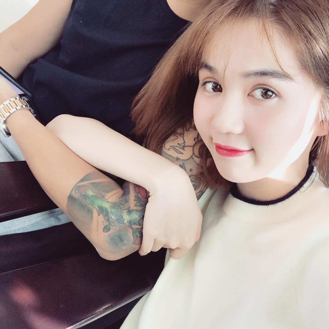 Hình ảnh người đàn ông bí mật của Ngọc Trinh hóa ra chỉ là bức ảnh troll khán giả-2