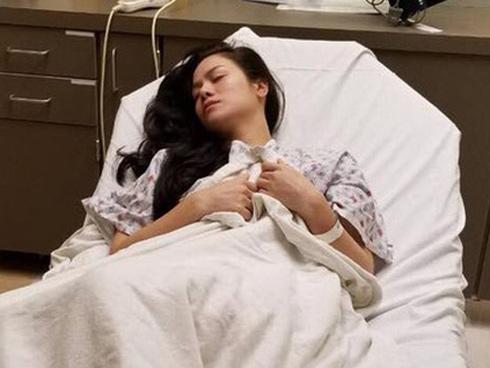 Nhật Kim Anh trở về nhà sau khi bị tai biến nằm liệt giường cấp cứu tại Mỹ