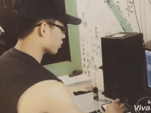 Hot girl - hot boy Việt 26/8: Ngồi yên đàn hát, bạn của Minh Châu làm người nghe nổi da gà-12