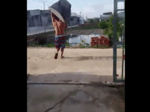 Sự thật phía sau hình ảnh tuyển nữ Việt Nam ăn uống kham khổ ở SEA Games 29-3