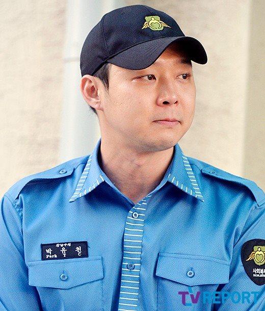 JYJ Park Yoochun kìm nén nước mắt, xăm hình vợ lên tay trong ngày xuất ngũ-3