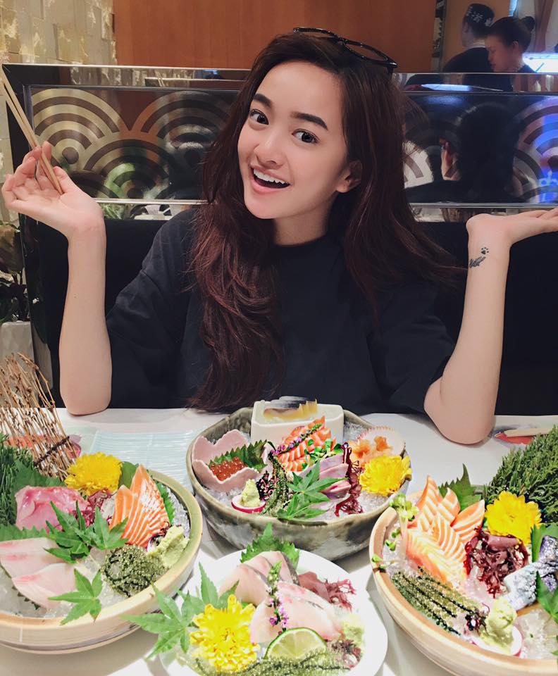 Hot girl - hot boy Việt 26/8: Ngồi yên đàn hát, bạn của Minh Châu làm người nghe nổi da gà-1