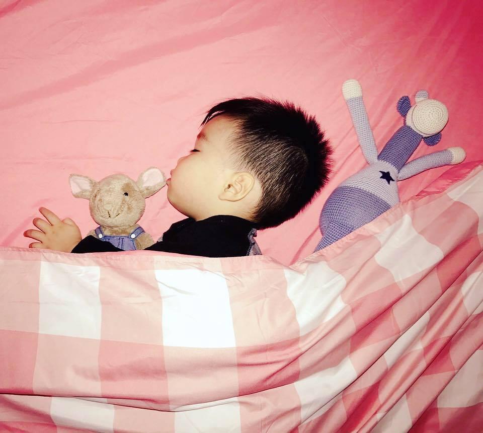 Hot girl - hot boy Việt 26/8: Ngồi yên đàn hát, bạn của Minh Châu làm người nghe nổi da gà-3