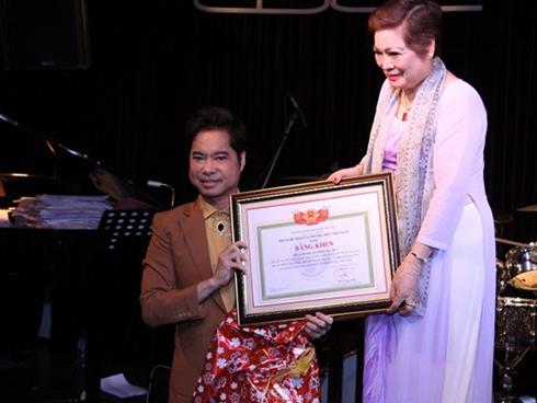 Không phong tặng 'Giáo sư âm nhạc' cho ca sĩ Ngọc Sơn