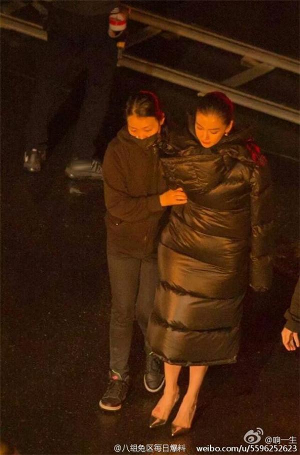 Vác bụng bầu nguy hiểm là thế, dàn mỹ nhân này vẫn cống hiến không một phút nghỉ ngơi-2