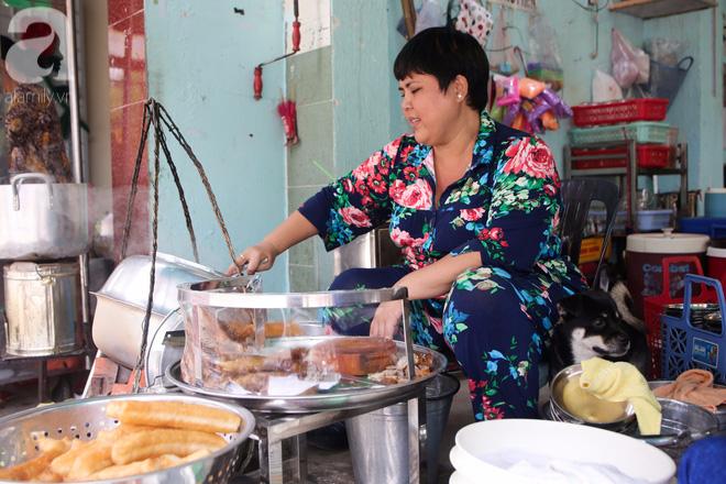 Ghé quán cháo lòng gia truyền 80 năm vẫn nấu bằng thau-3