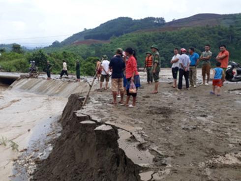 1 năm sau ngày mất, người ông kính yêu bất ngờ hiện diện trong hôn lễ của cháu gái-7