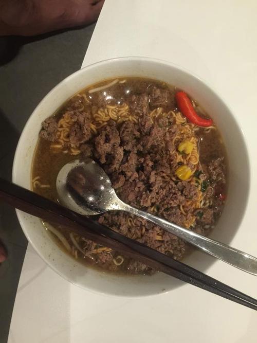 Những bữa cơm kiếm tiền tỷ, ăn đạm bạc của sao Việt-11