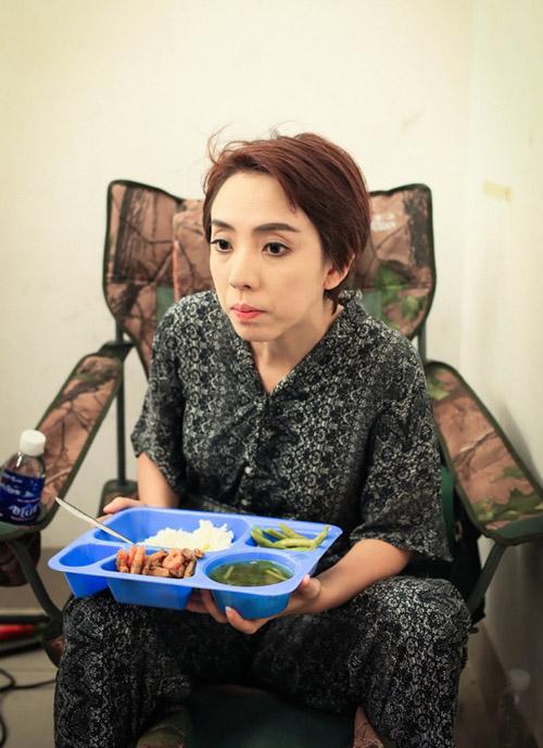 Những bữa cơm kiếm tiền tỷ, ăn đạm bạc của sao Việt-12