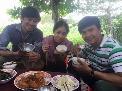 Những bữa cơm kiếm tiền tỷ, ăn đạm bạc của sao Việt-14