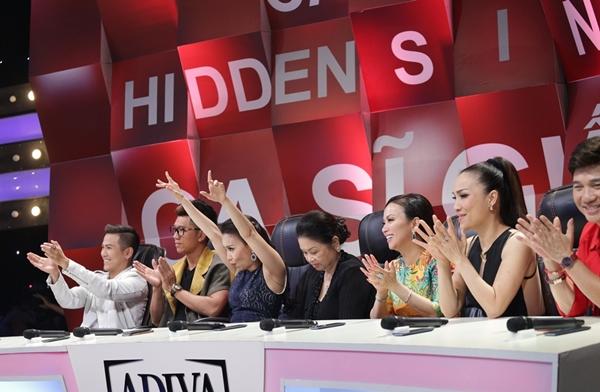 Mẹ Minh Tuyết lập kỷ lục 4 lần không nhận ra giọng con gái-1