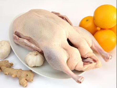 Bữa tiệc Giáng sinh của TRAI VỤNG: Lột da tùng xẻo vịt tan nát vì tưởng làm như gà-5