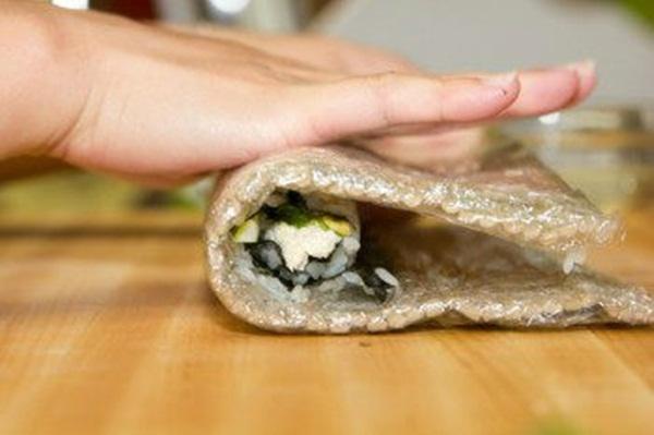 Cuối tuần đổi món với cơm cuộn kiểu rồng sang chảnh, hấp dẫn-11