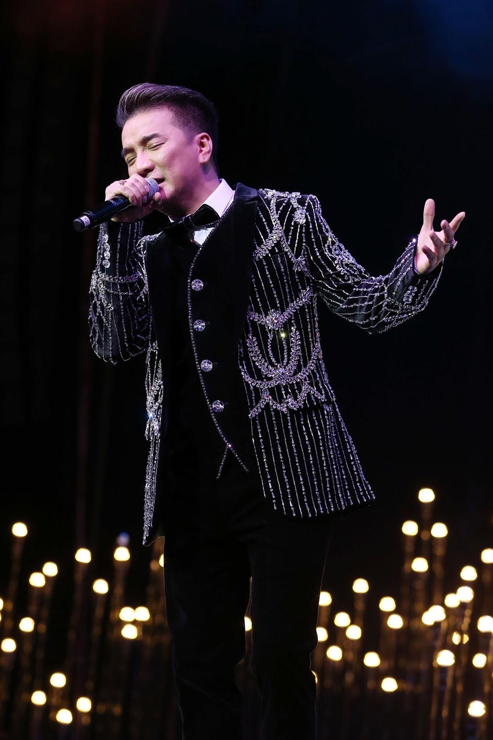 Khán giả rùng mình khi Đàm Vĩnh Hưng làm mới ca khúc bằng nhạc đám ma-9