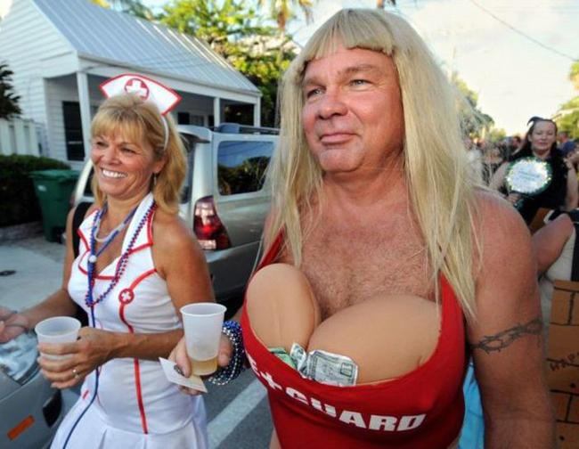 Hành động khác người sẽ chọc cười người khác-1