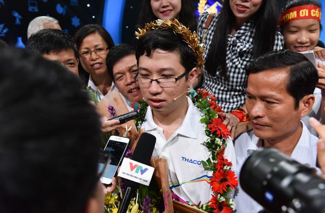 Xuất sắc vượt qua 4 phần thi, Phan Đăng Nhật Minh đoạt Quán quân Đường lên đỉnh Olympia-4