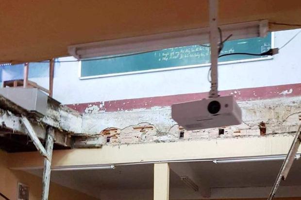 Phòng học đổ sập, 10 học sinh rơi xuống đất-1