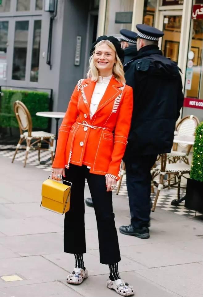 Từng bị chê xấu nhất quả đất, 3 mẫu giày dép trở nên đắt giá nhờ tài hóa phép của nhà thiết kế-3