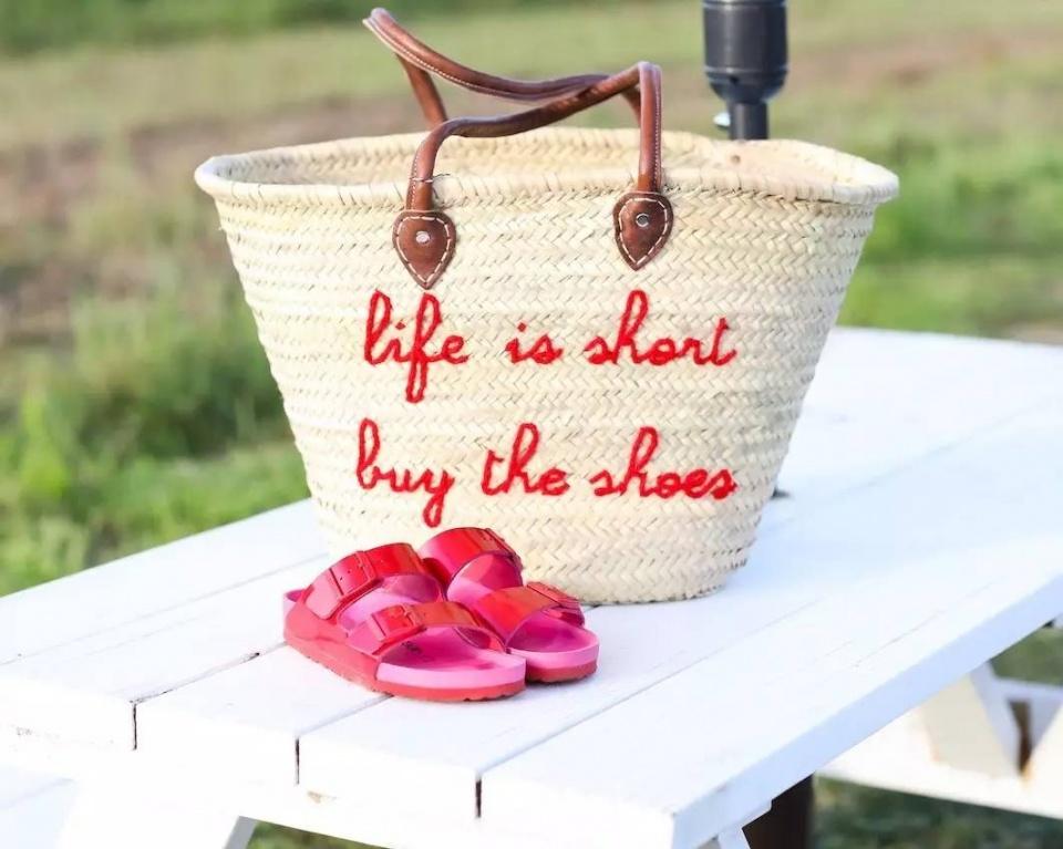 Từng bị chê xấu nhất quả đất, 3 mẫu giày dép trở nên đắt giá nhờ tài hóa phép của nhà thiết kế-8