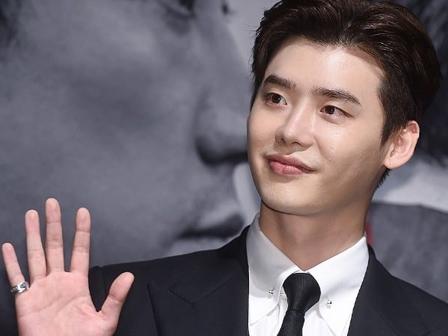 Lee Jong Suk bị chê tơi tả sau khi đóng V.I.P: 'Có thể tôi sẽ bỏ nghề'