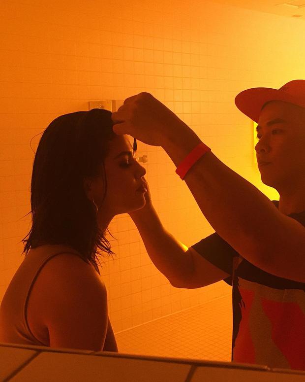 Chỉ là ảnh hậu trường, Selena Gomez đã siêu lộng lẫy dưới bàn tay chuyên gia trang điểm gốc Việt-2