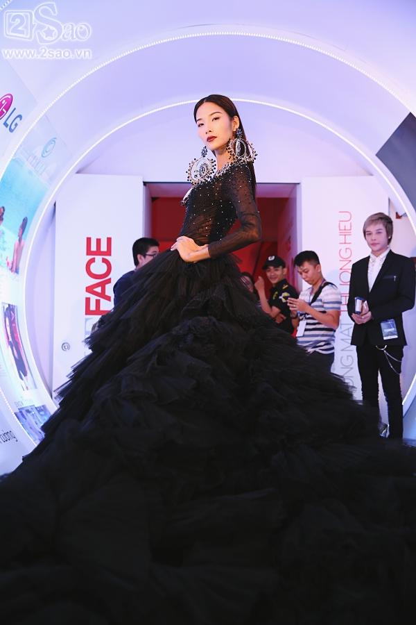 Kỳ Duyên mang kính râm, mạng che mặt lên thảm đỏ chung kết The Face-6