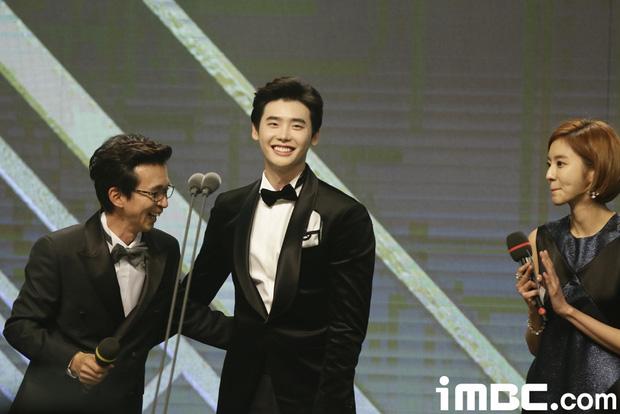 Loạt sao Hàn bị lên án vì thái độ lồi lõm và phát biểu vô tâm khi nhận giải-3