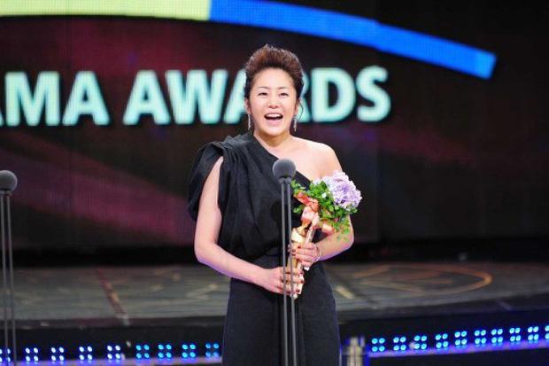 Loạt sao Hàn bị lên án vì thái độ lồi lõm và phát biểu vô tâm khi nhận giải-10