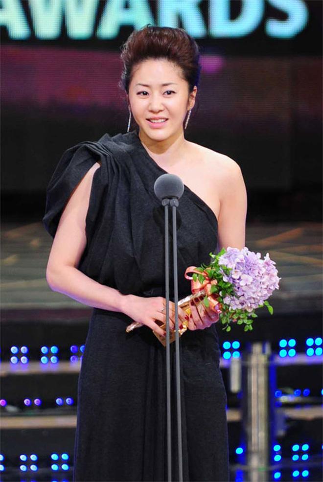 Loạt sao Hàn bị lên án vì thái độ lồi lõm và phát biểu vô tâm khi nhận giải-11
