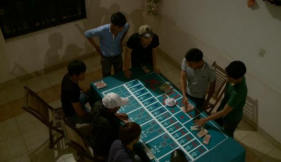 Trang Nhung dùng dao cướp của, phi thân đánh người trong phim mới-7